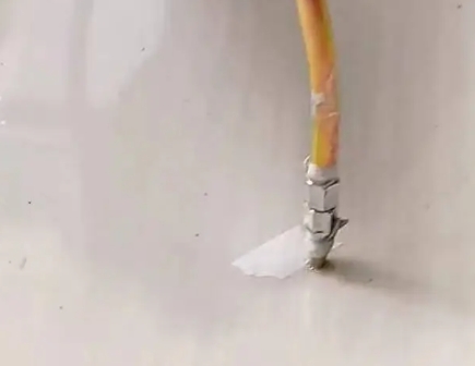 洞头瓷砖空鼓维修公司专业解答在瓷砖铺贴过程中，如果使用的砂料过粗（如全部使用了粗砂），可能会导致以下问题